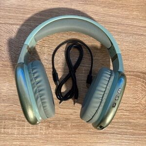 Green Wireless Headphones with Cable